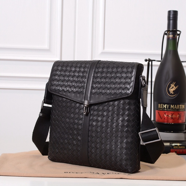 ボッテガヴェネタバッグ背面デザイン